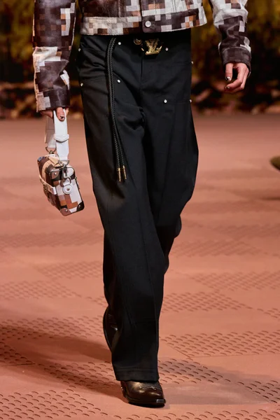 Look 70